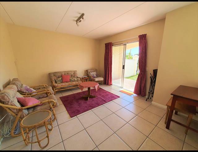 1 BEDROOM APARTMENT TO LET IN TOWNSEND ESTATE